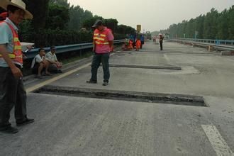 防裂貼廠家-山東晟飛工程材料有限公司